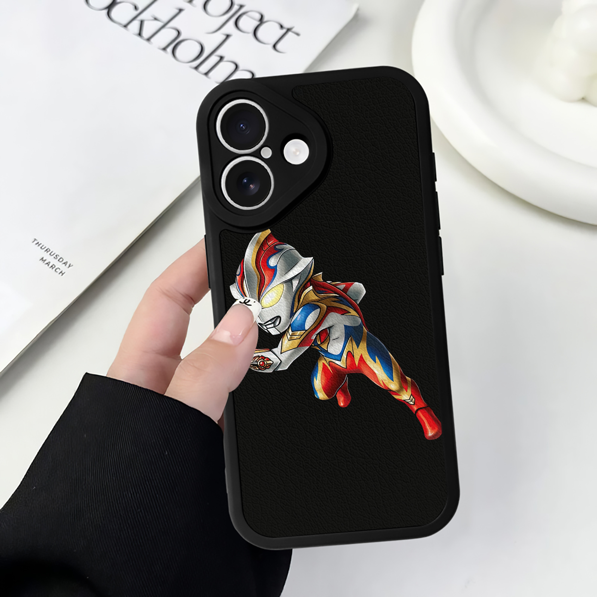 （画像用） ウルトラマン Ultraman 【iPhone 16シリーズ対応】シリコンスマホケース（レザー調） 材質：シリコン